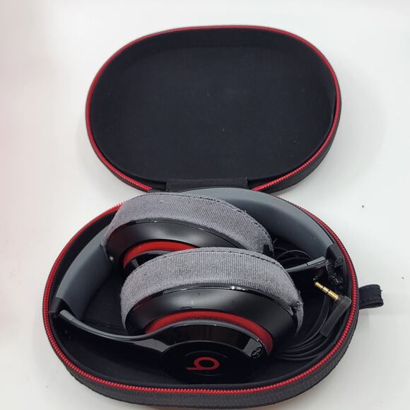 Beats by Dr. Dre B0500 Studio Wired On-Ear headphones with case in original box - Picture 1 of 10